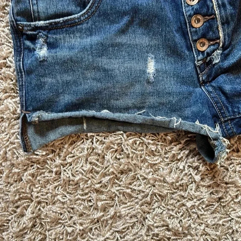 Free People Women's Denim Button Up Distressed Shorts Size 28 - Picture 4 of 7